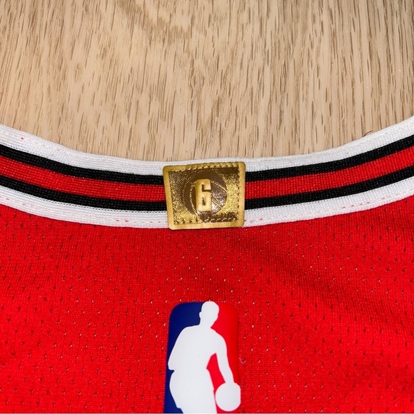 Michael Jordan 23 Chicago Bulls Red Icon Jersey Size Large Limited Edition - Picture 4 of 7